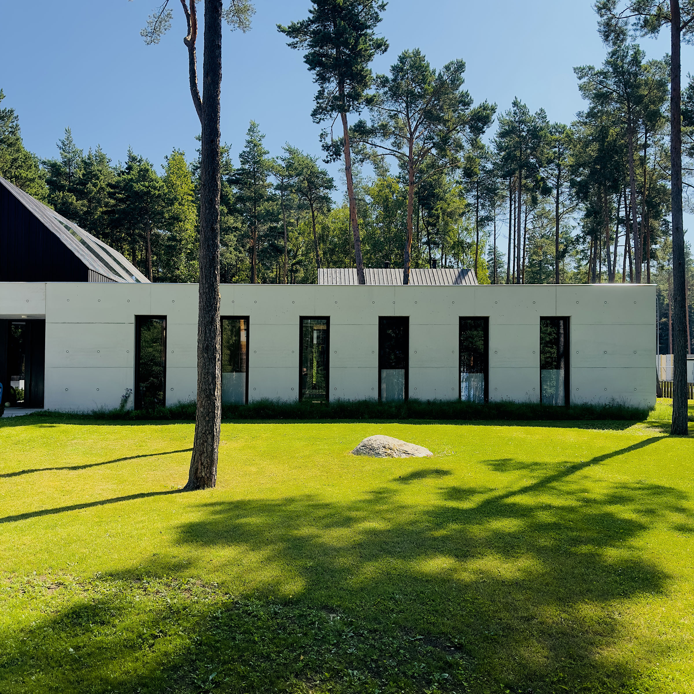 A064_house_estonia_tallinn_viimsi_concrete_villa_forest_wood_-14