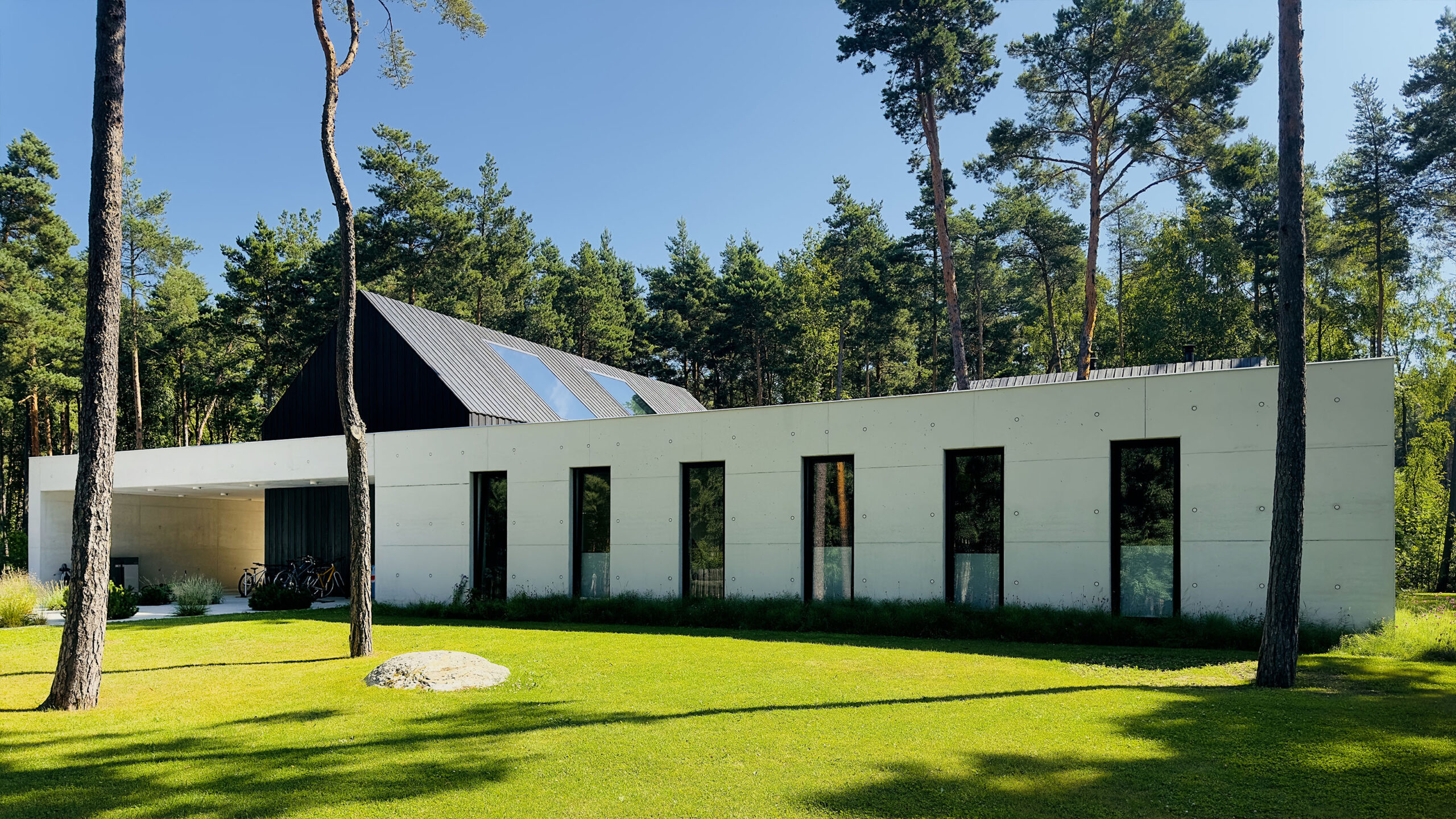 A064_house_estonia_tallinn_viimsi_concrete_villa_forest_wood_-2