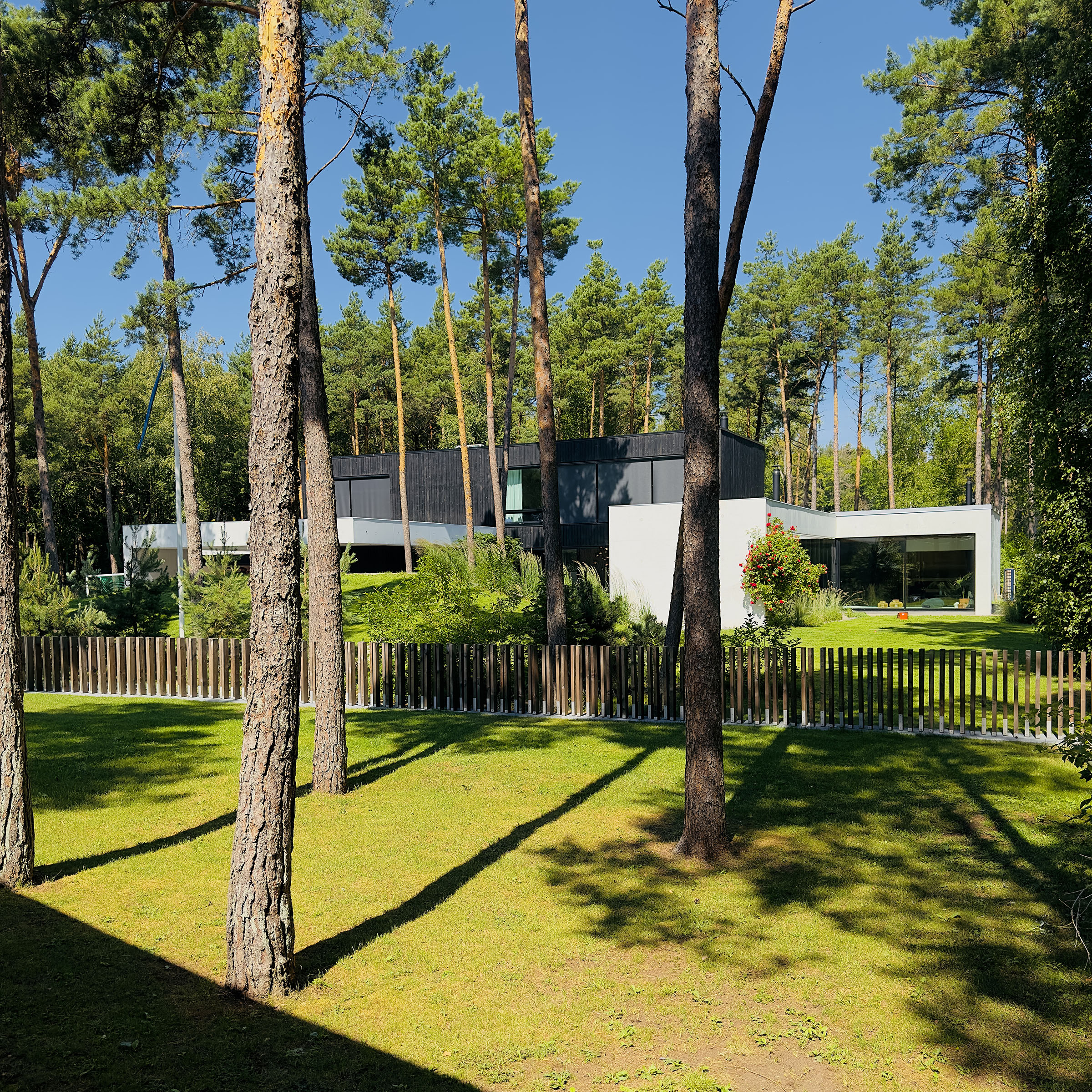 A064_house_estonia_tallinn_viimsi_concrete_villa_forest_wood_-24