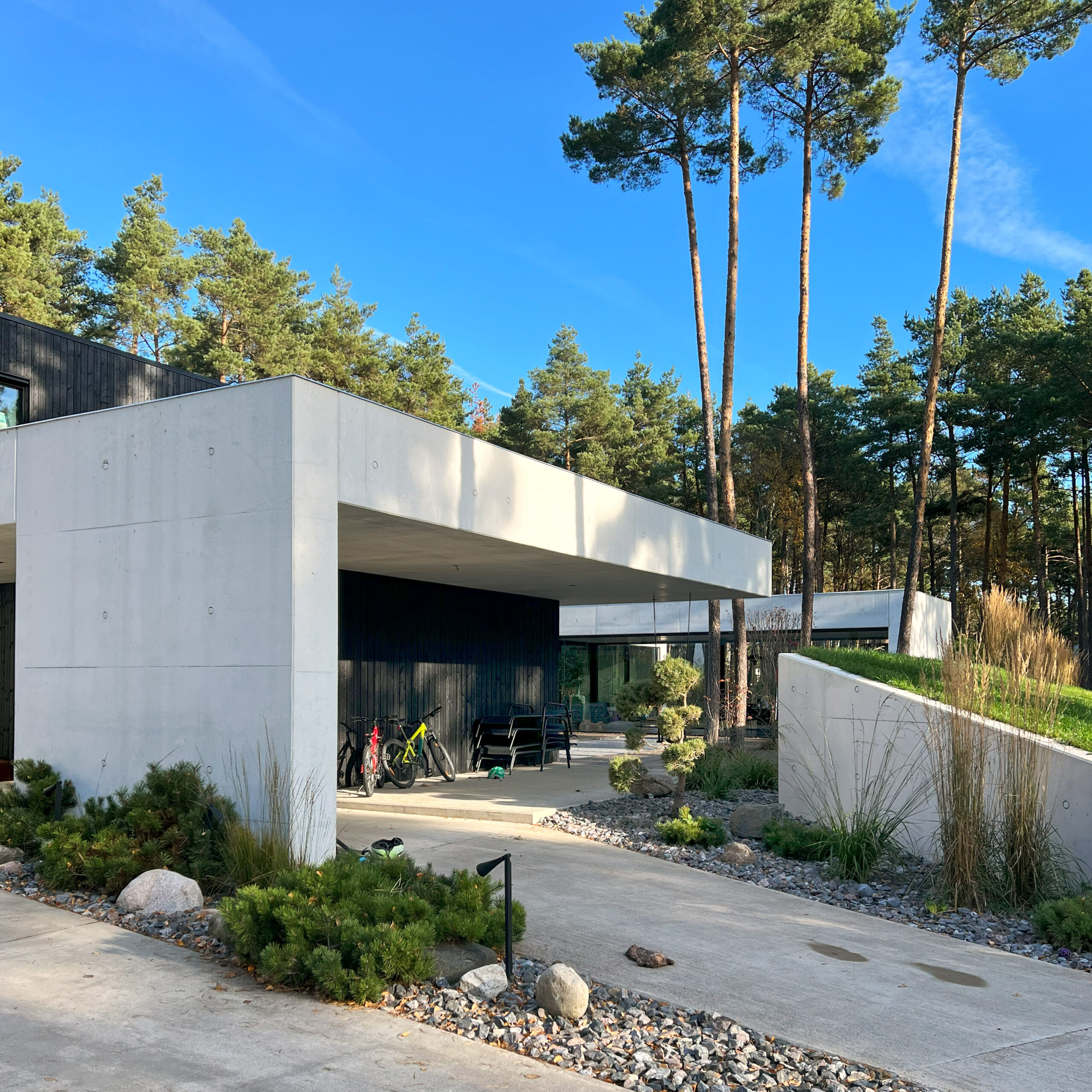 A_064_estonia_houses_concrete_tallinn_viimsi_projects_design_kuoo_tamizo_architects_-21