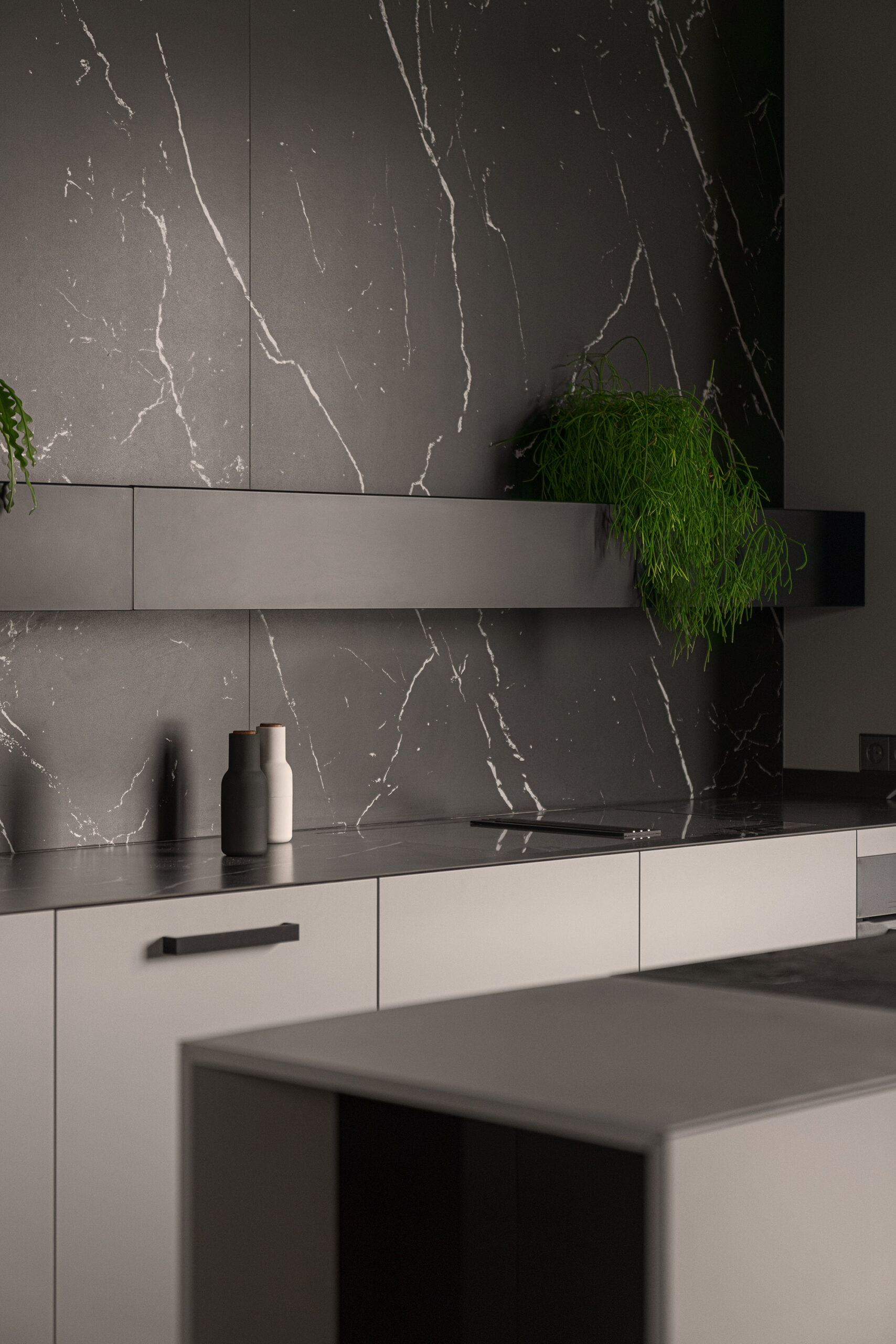 I_098_tamizo_kuoo_apartament_warsaw_minimalistycznewnetrze_dark_-12